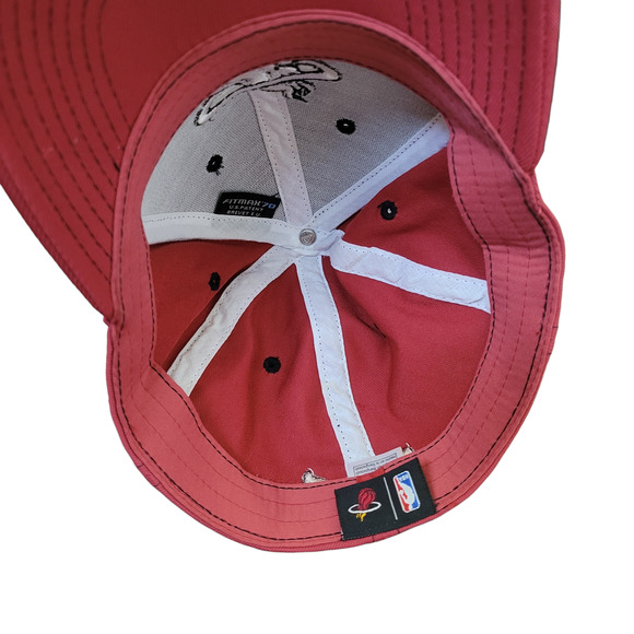 Adidas NBA Fitmax 7.0 Miami Heat White Logo Fitted YOUTH Cap OSFM - Picture 8 of 9